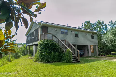 11001 N Shore Dr, Bay Saint Louis, MS 39520