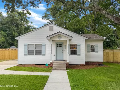 239 Palmetto Ln, Gulfport, MS 39507