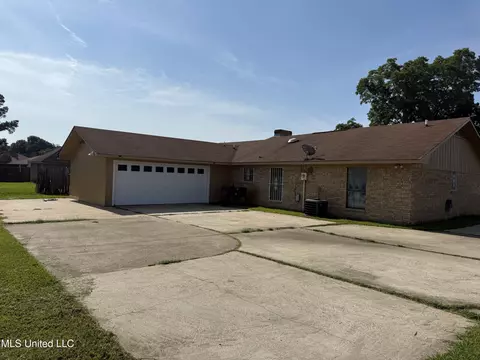 Exterior - 79 Cedar Ln, Natchez, MS 39120 photo 1 of 2