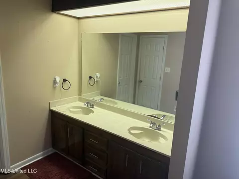 Bath - 79 Cedar Ln, Natchez, MS 39120 photo 3 of 3