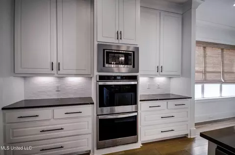 Kitchen - 251 Westlake Cir, Madison, MS 39110 photo 2 of 4