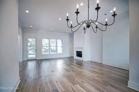 Living - 251 Westlake Cir, Madison, MS 39110 photo 2 of 4