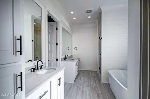 Bath - 251 Westlake Cir, Madison, MS 39110 photo 1 of 5