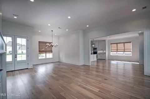 Living - 251 Westlake Cir, Madison, MS 39110 photo 3 of 4