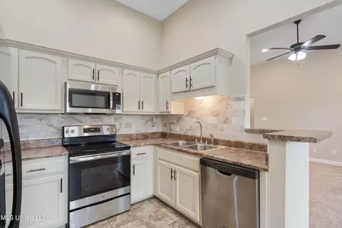 Kitchen - 6484 Anna May Dr, Walls, MS 38680 photo 2 of 2