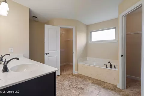 Bath - 6484 Anna May Dr, Walls, MS 38680 photo 1 of 3
