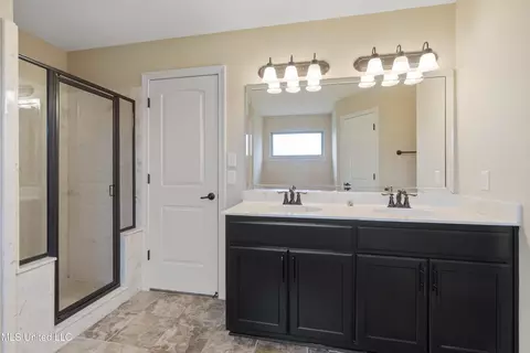Bath - 6484 Anna May Dr, Walls, MS 38680 photo 2 of 3