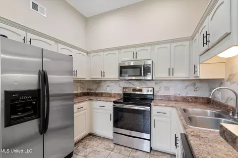 Kitchen - 6484 Anna May Dr, Walls, MS 38680 photo 1 of 2