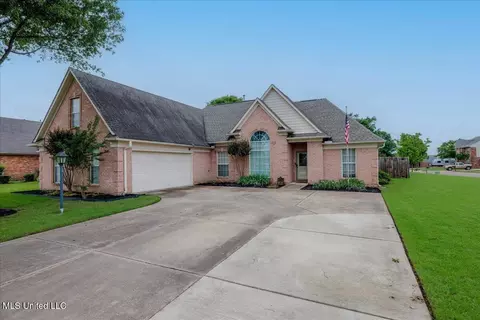 5727 Carter Dr, Southaven, MS 38672