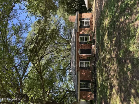 8327 Colonial Hills Cv, Southaven, MS 38671
