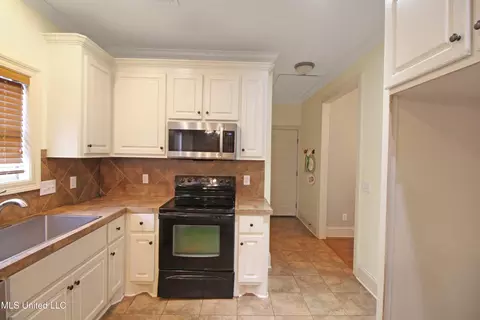 Entry Way - 809 Jason Cv, Brandon, MS 39047 photo 2 of 2