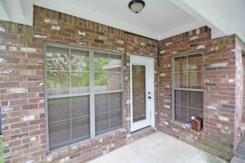Exterior - 809 Jason Cv, Brandon, MS 39047 photo 7 of 10