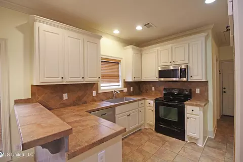 Kitchen - 809 Jason Cv, Brandon, MS 39047 photo 1 of 5