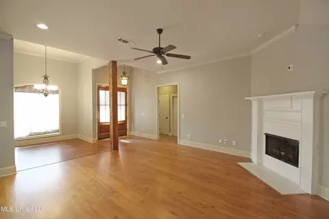 Living - 809 Jason Cv, Brandon, MS 39047 photo 5 of 5