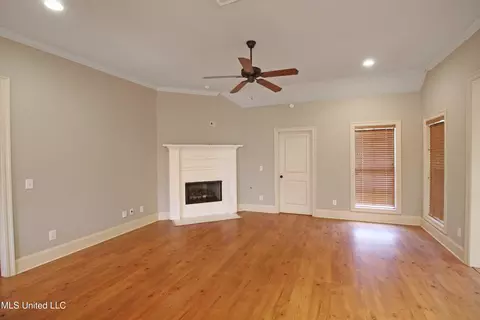 Living - 809 Jason Cv, Brandon, MS 39047 photo 4 of 5