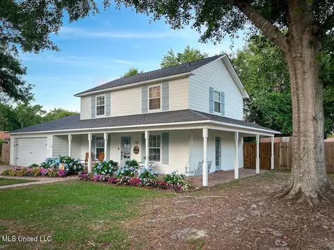 128 Reynolds Cir, Ocean Springs, MS 39564