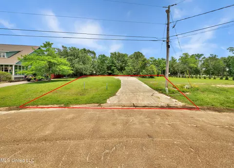 108 Seabrook Dr, Waveland, MS 39576