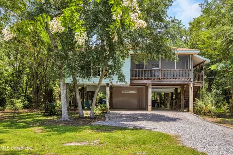 316 Walthall St, Pass Christian, MS 39571