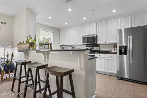 Kitchen - 21380 Edgewood Dr, Saucier, MS 39574 photo 4 of 5