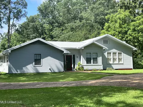 137 W Main St, Florence, MS 39073