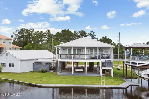 6241 Shawnee St, Kiln, MS 39556