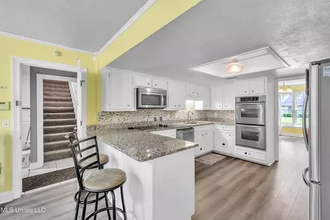 Kitchen - 112 Rolling Meadows Dr, Jackson, MS 39211 photo 1 of 2