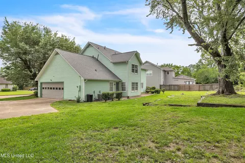 Exterior - 112 Rolling Meadows Dr, Jackson, MS 39211 photo 7 of 8