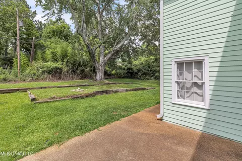 Exterior - 112 Rolling Meadows Dr, Jackson, MS 39211 photo 5 of 8