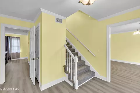 Entry Way - 112 Rolling Meadows Dr, Jackson, MS 39211 photo 1 of 4
