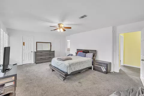 Bedroom - 112 Rolling Meadows Dr, Jackson, MS 39211 photo 3 of 10