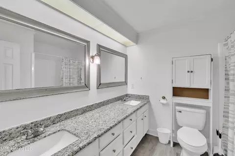 Bath - 112 Rolling Meadows Dr, Jackson, MS 39211 photo 2 of 2