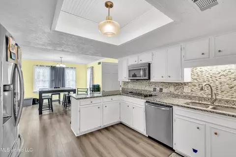 Kitchen - 112 Rolling Meadows Dr, Jackson, MS 39211 photo 2 of 2