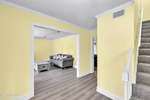 Entry Way - 112 Rolling Meadows Dr, Jackson, MS 39211 photo 2 of 4