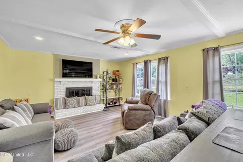 Living - 112 Rolling Meadows Dr, Jackson, MS 39211 photo 1 of 2