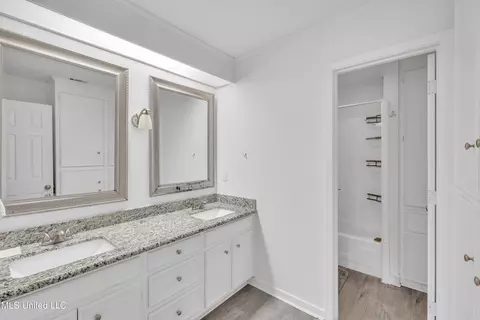 Bath - 112 Rolling Meadows Dr, Jackson, MS 39211 photo 1 of 2