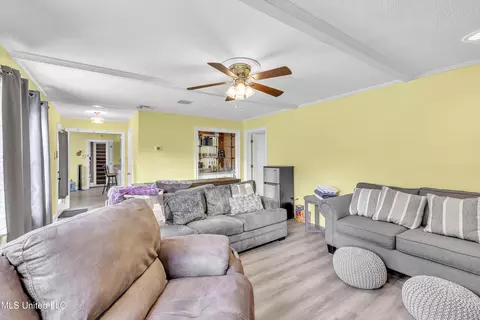 Living - 112 Rolling Meadows Dr, Jackson, MS 39211 photo 2 of 2