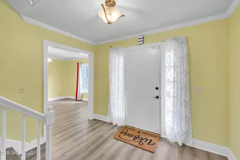 Entry Way - 112 Rolling Meadows Dr, Jackson, MS 39211 photo 3 of 4