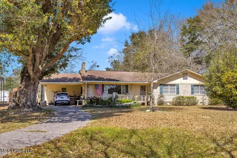15900 Van Eaton Cir, Biloxi, MS 39532