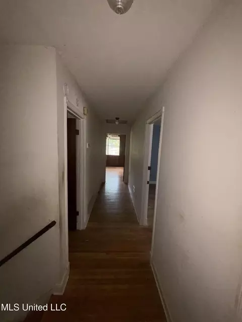 Entry Way - 6800 Whippoorwill Dr, Olive Branch, MS 38654 photo 5 of 5