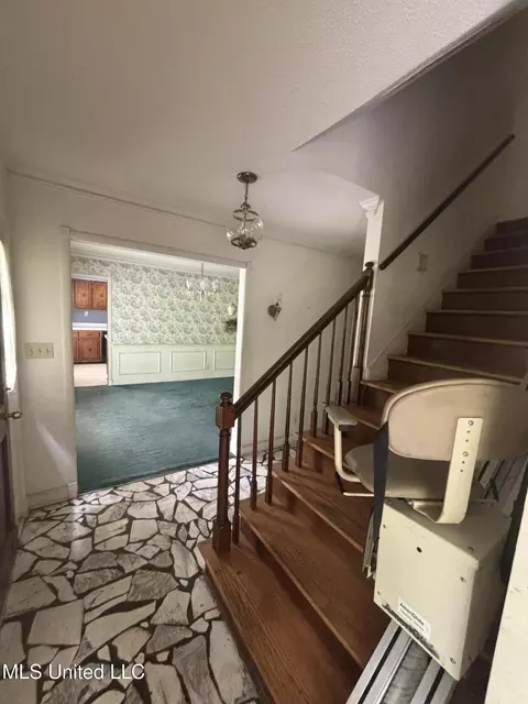 Entry Way - 6800 Whippoorwill Dr, Olive Branch, MS 38654 photo 1 of 5