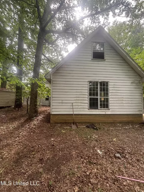 Exterior - 6800 Whippoorwill Dr, Olive Branch, MS 38654 photo 7 of 9