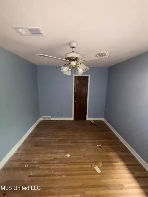 Bedroom - 6800 Whippoorwill Dr, Olive Branch, MS 38654 photo 2 of 3
