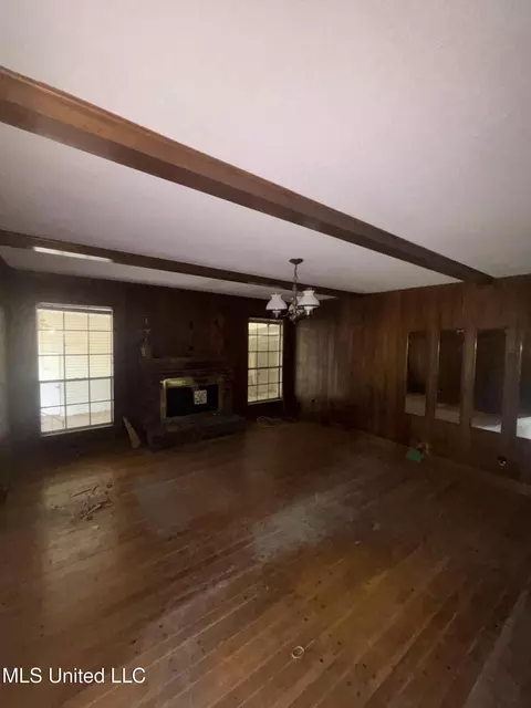Living - 6800 Whippoorwill Dr, Olive Branch, MS 38654 photo 3 of 7