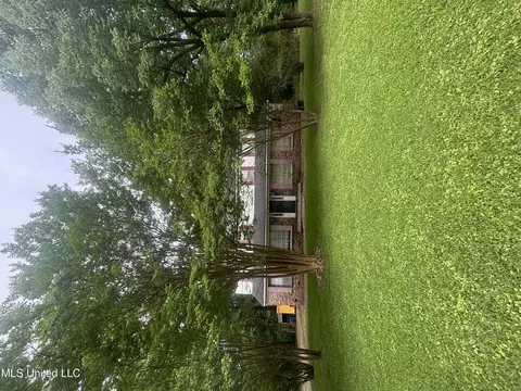 6800 Whippoorwill Dr, Olive Branch, MS 38654