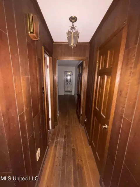 Entry Way - 6800 Whippoorwill Dr, Olive Branch, MS 38654 photo 3 of 5