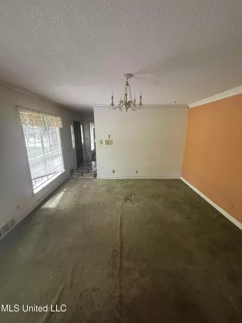 Living - 6800 Whippoorwill Dr, Olive Branch, MS 38654 photo 1 of 7