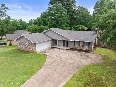212 Pebble Brook Dr, Clinton, MS 39056