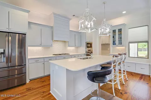 Kitchen - 327 River Forest Ln, Brandon, MS 39047 photo 3 of 4