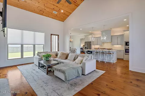 Living - 327 River Forest Ln, Brandon, MS 39047 photo 1 of 5