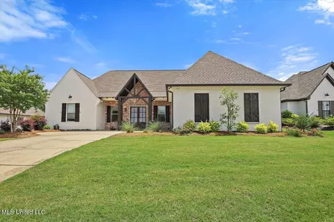 327 River Forest Ln, Brandon, MS 39047